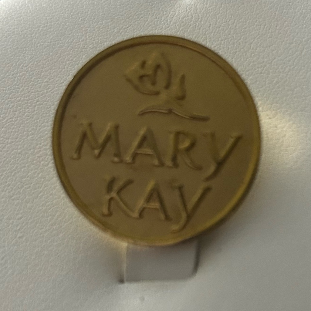 Mary Kay Consultant Lapel Pin 9$